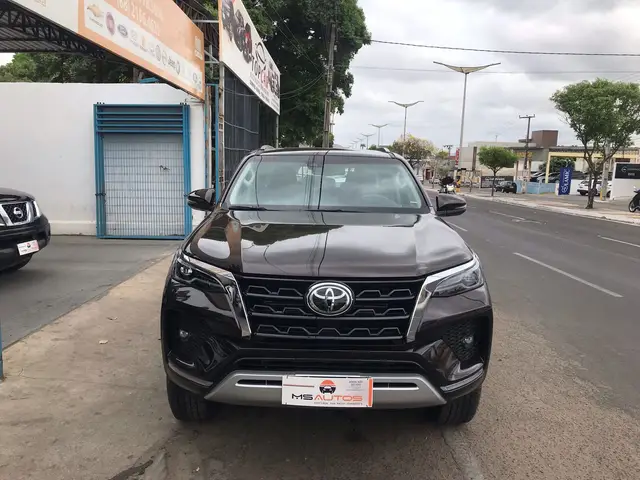 Carro Toyota SW4 2021 SRX 2.8 turbodiesel 7L 4x4 (Aut)