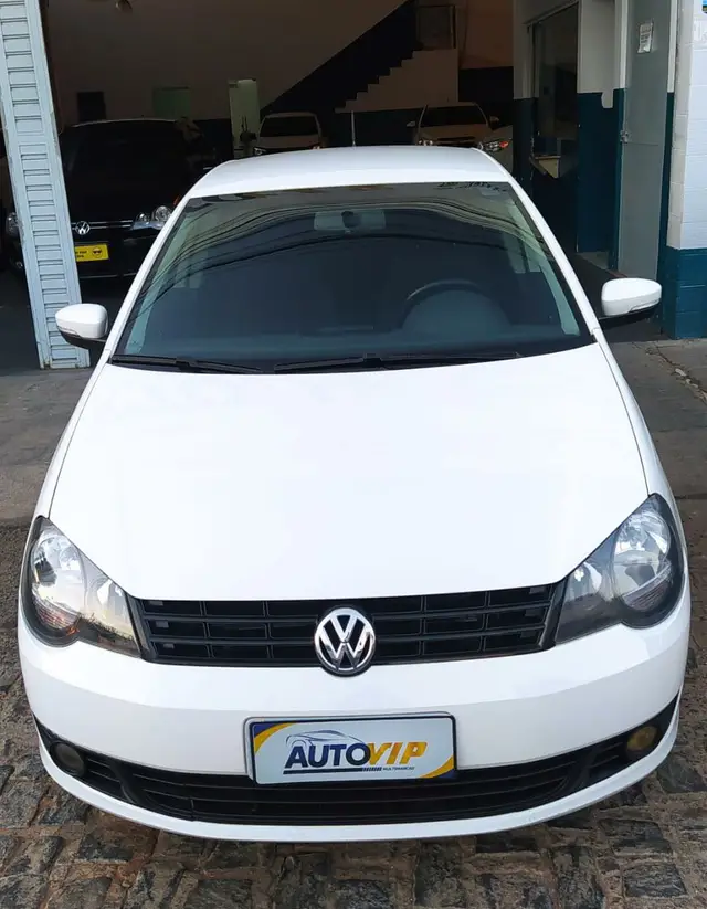 Carro Volkswagen Polo Sedan 2014 1.6 8V (Flex)