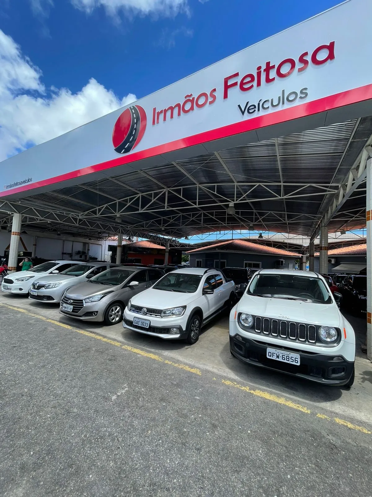 Fachada da loja IRMAOS FEITOSA VEICULOS - Fortaleza - CE