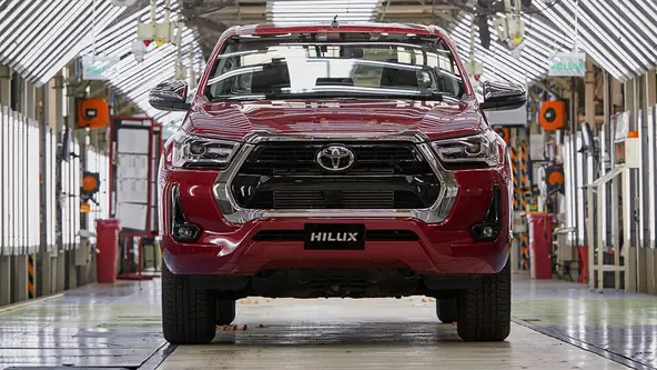 Sem dó de rasgar as etiquetas de outubro e promover reajustes incisivos, Toyota deixa quase toda a gama mais cara em novembro