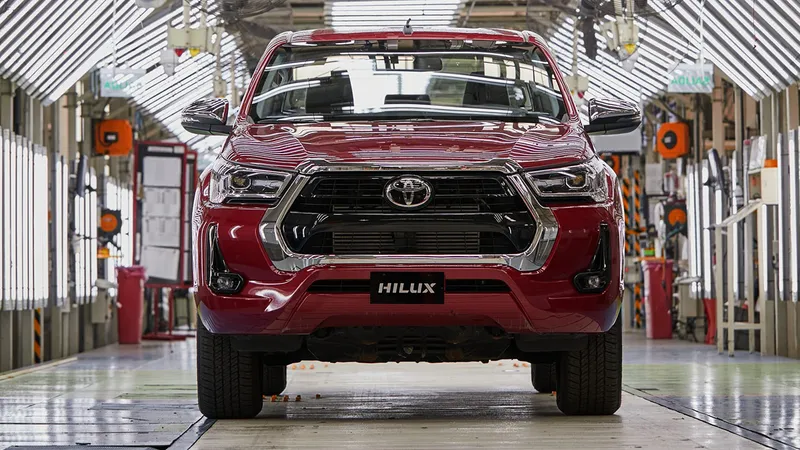 Toyota Hilux já custa R$ 300.000 e Corolla Cross bate os R$ 200.000