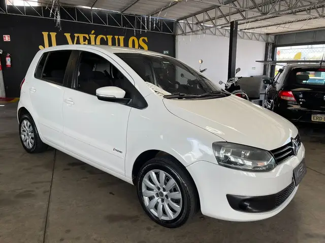 Carro Volkswagen Fox 2013 1.0 VHT (Flex) 4p