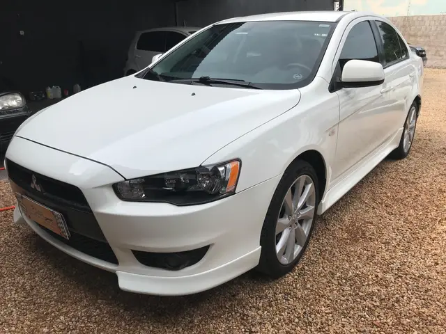 Carro Mitsubishi Lancer 2014 2.0 16V