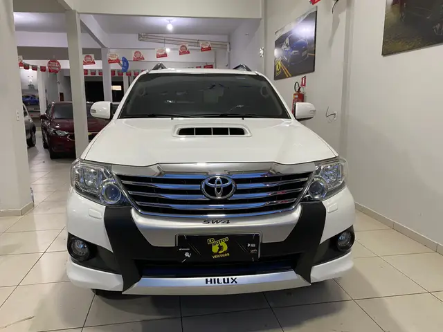 Carro Toyota Hilux SW4 2014 3.0 TDI 4x4 SRV 5L