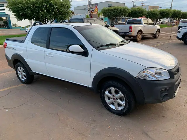 Carro Fiat Strada 2019 Freedom 1.4 CD (Flex)