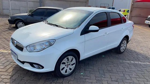 Carro Fiat Grand Siena 2015 Evo Attractive 1.4 8V (Flex)