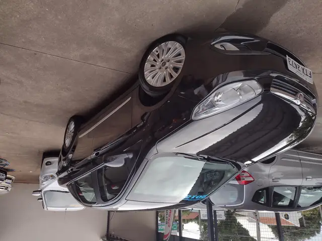 Carro Fiat Grand Siena 2015 Essence 1.6 16V (Flex)