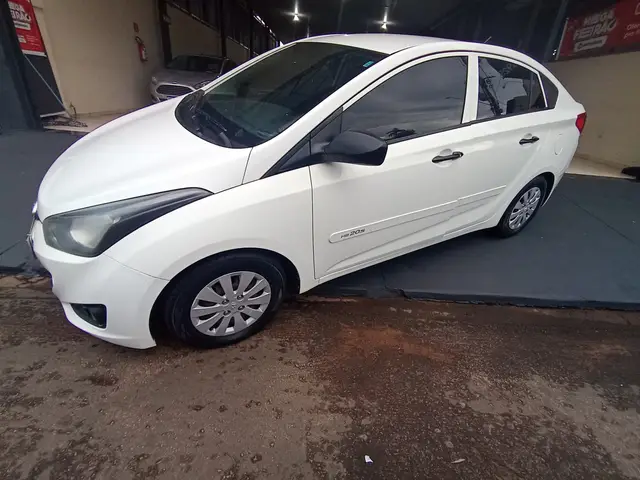 Carro Hyundai HB20S 2014 1.0 Comfort Plus (Flex)