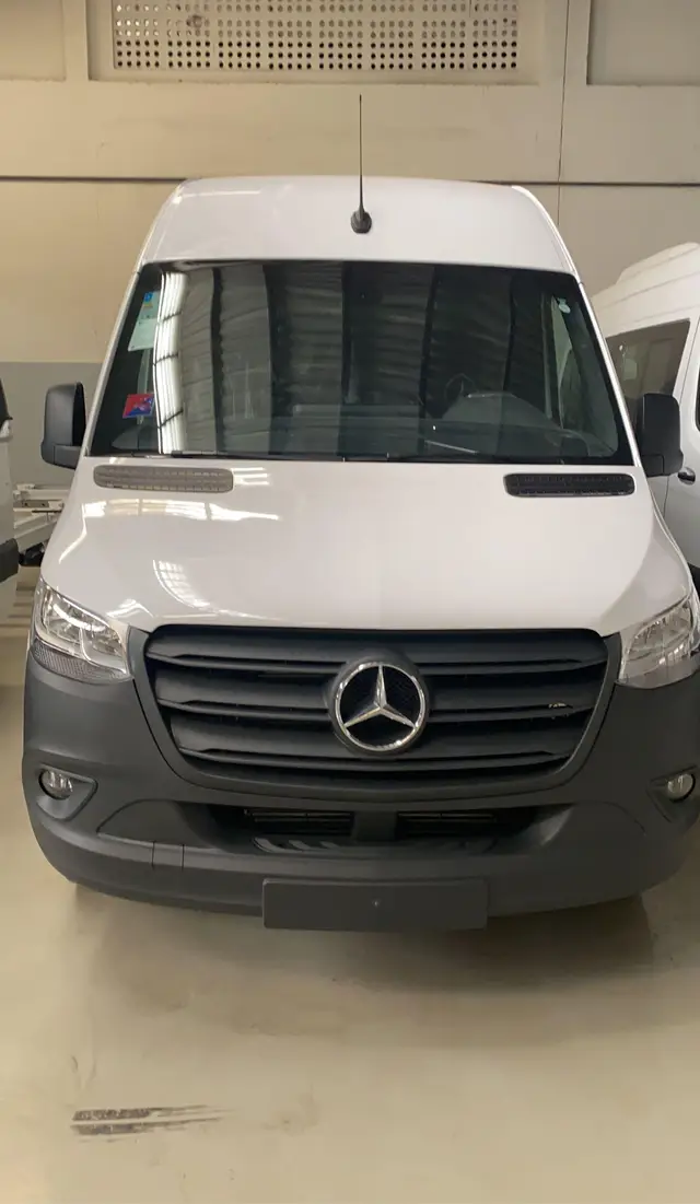 Carro Mercedes-Benz Sprinter 2022 FURGÃO 314 CDI STREET F33A UP1