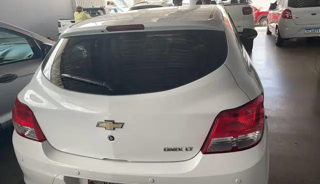 Carro Chevrolet Onix 2015 1.0 LT SPE/4