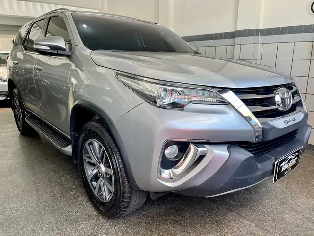 Carro Toyota SW4 2016 2.8 TDI SRX 5L 4x4 (Aut)