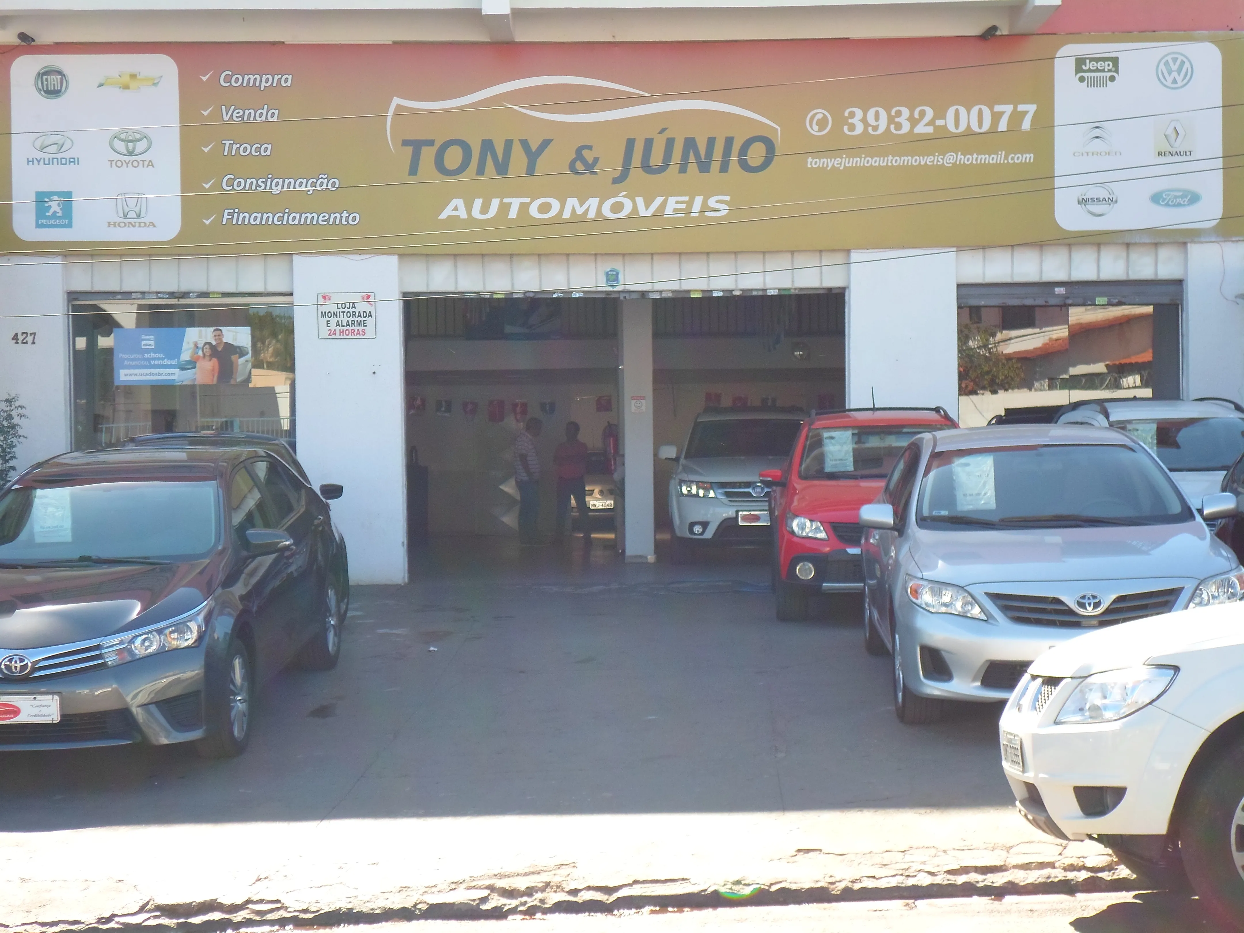 Fachada da loja Tony e Junio Automóveis - Goiânia - GO