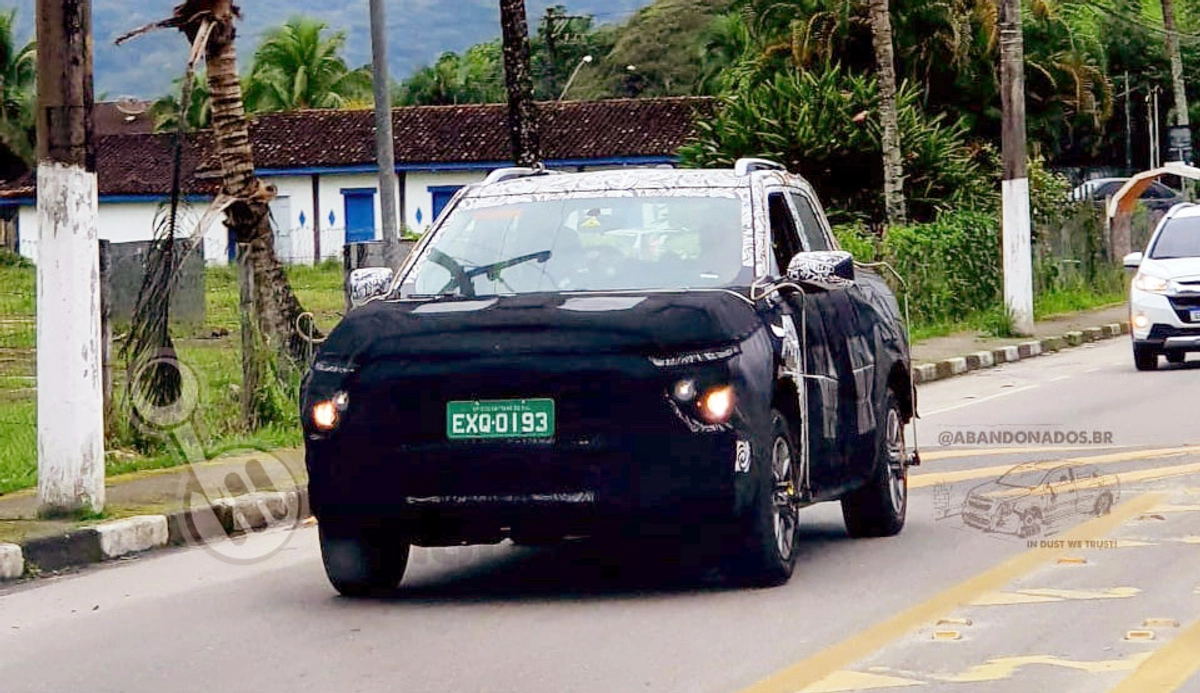 Terceira geração da picape chega ao mercado em 2022 com a missão de peitar a Fiat Toro. Protótipo mostra o quanto ela crescerá em tamanho