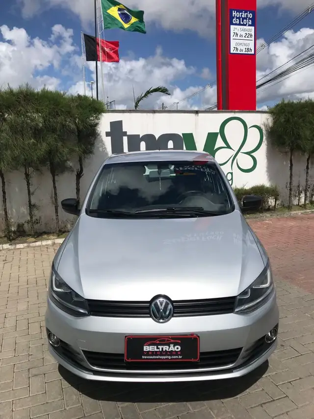 Carro Volkswagen Fox 2015 Trendline 1.0 TEC (Flex)