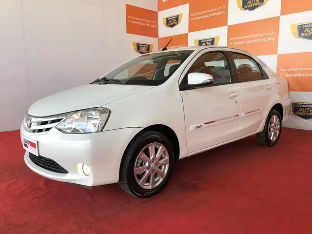 Carro Toyota Etios Sedan 2017 XLS 1.5 (Aut) (Flex)