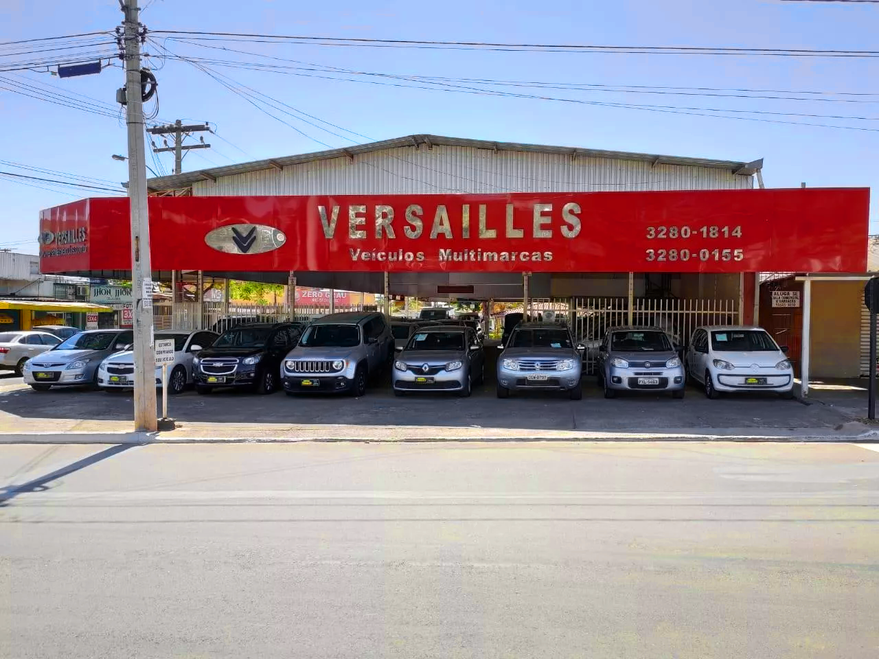Fachada da loja Versailles Veículos Multimarcas  - Aparecida de Goiânia - GO