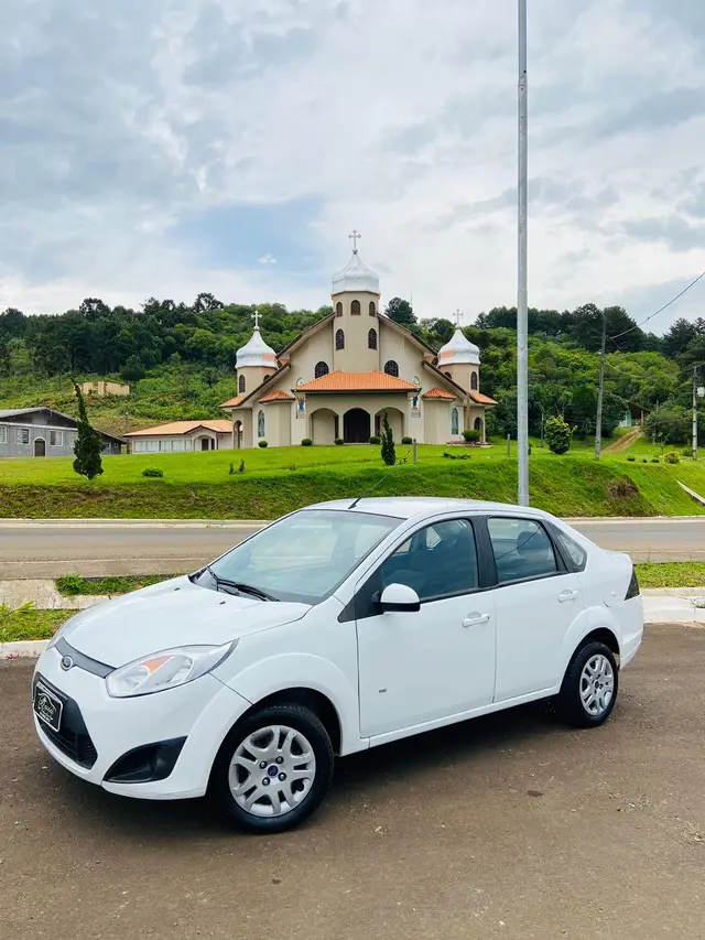 Carro Ford Fiesta Sedan 2014 SE 1.6 Rocam (Flex)