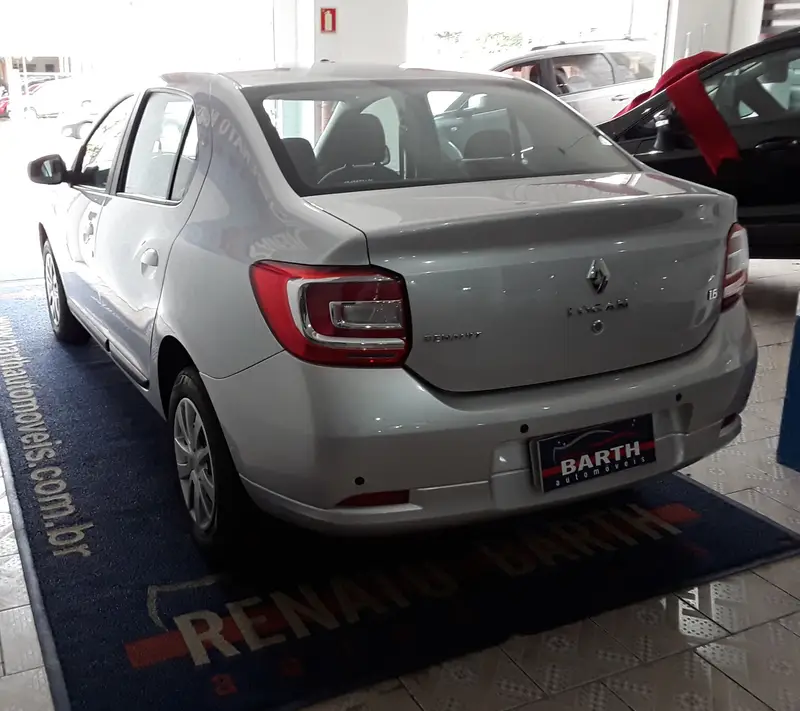 Renault Logan Expression 1.6 8V (flex)