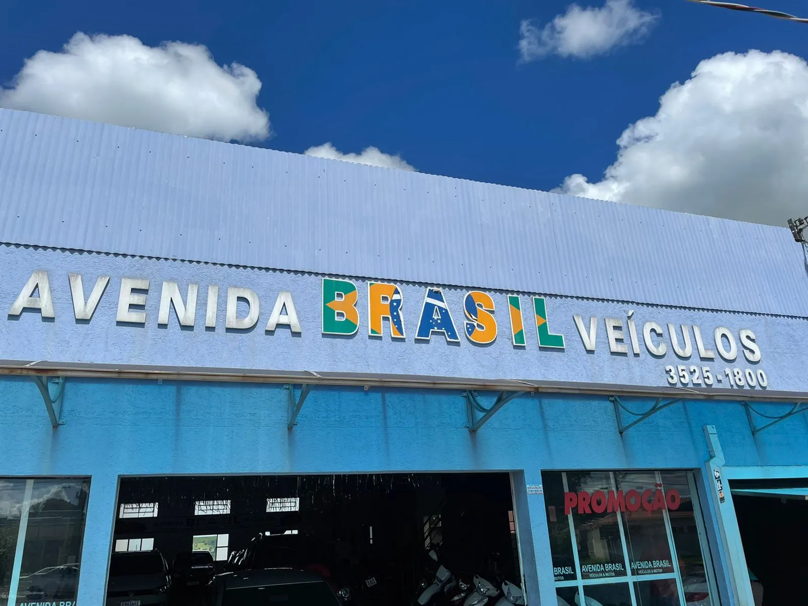 Fachada da loja Veículos à venda em Avenida Brasil Veiculos - Jacarezinho - PR | Mobiauto
