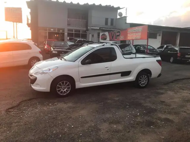 Carro Peugeot Hoggar 2011 XR 1.4 (10 ANOS BRASIL) (Flex)