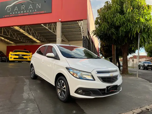 Carro Chevrolet Onix 2015 1.4 LTZ SPE/4 (Aut)
