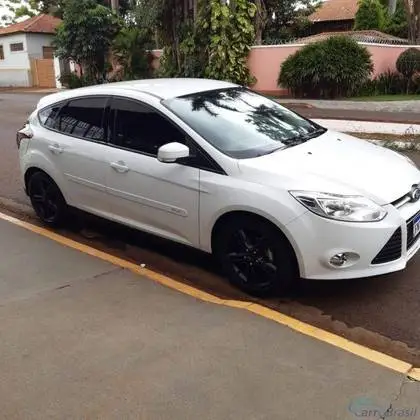 Carro Ford Focus Hatch 2015 SE 2.0 16V PowerShift