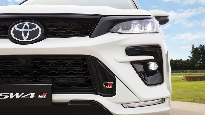 Toyota SW4 GR-S faz cara de esportivo para assustar o Jeep Commander