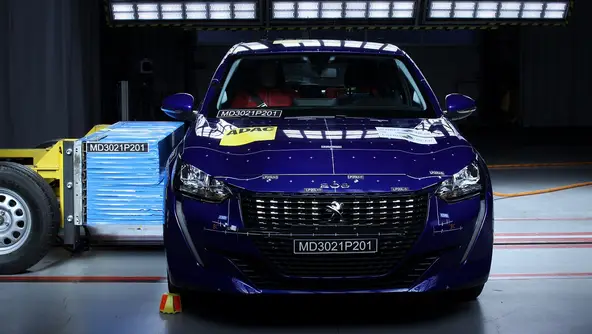 Peugeot 208 é criticado por falta de airbags laterais de cabeça e conquista apenas duas estrelas no Latin NCAP.