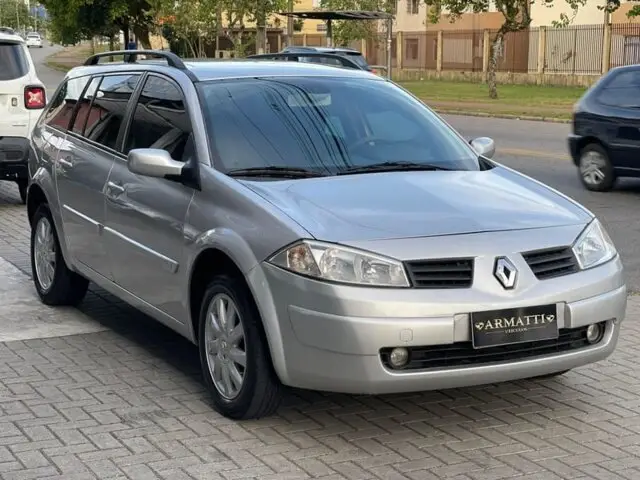 Carro Renault Megane Grand Tour 2013 Mégane Grand Tour Dynamique 1.6 16V (flex)