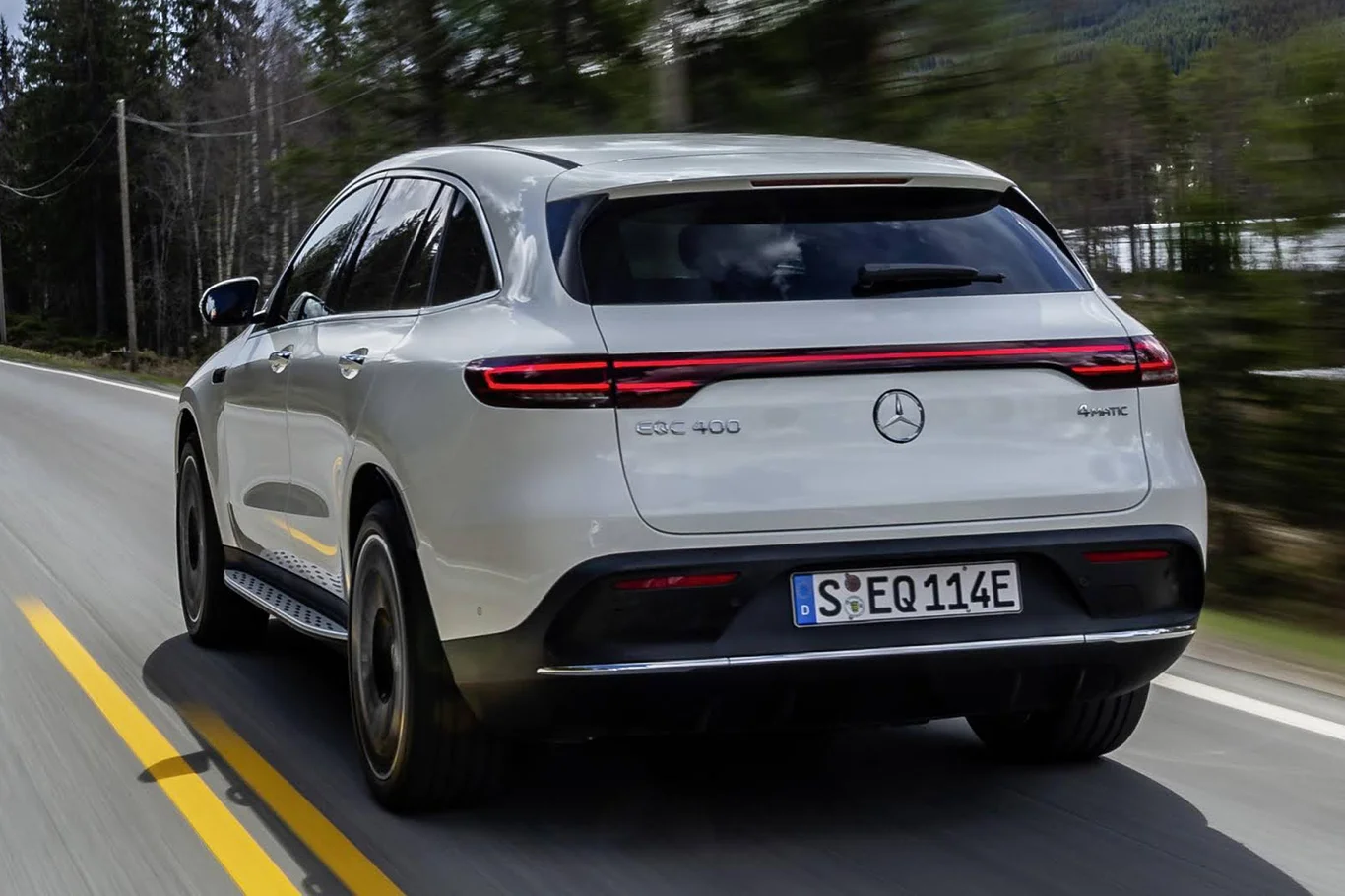 Mercedes-Benz EQC EQC 400 4MATIC AMG Line (Elétrico)