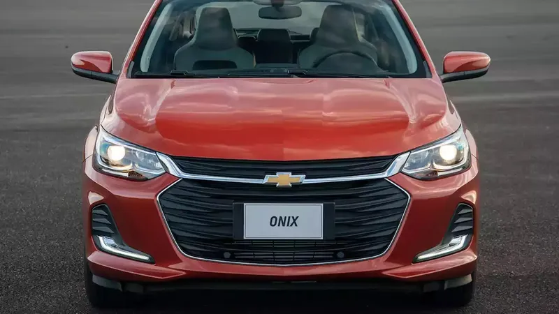 Chevrolet Onix não esperou até 2022 e já custa mais de R$ 100.000