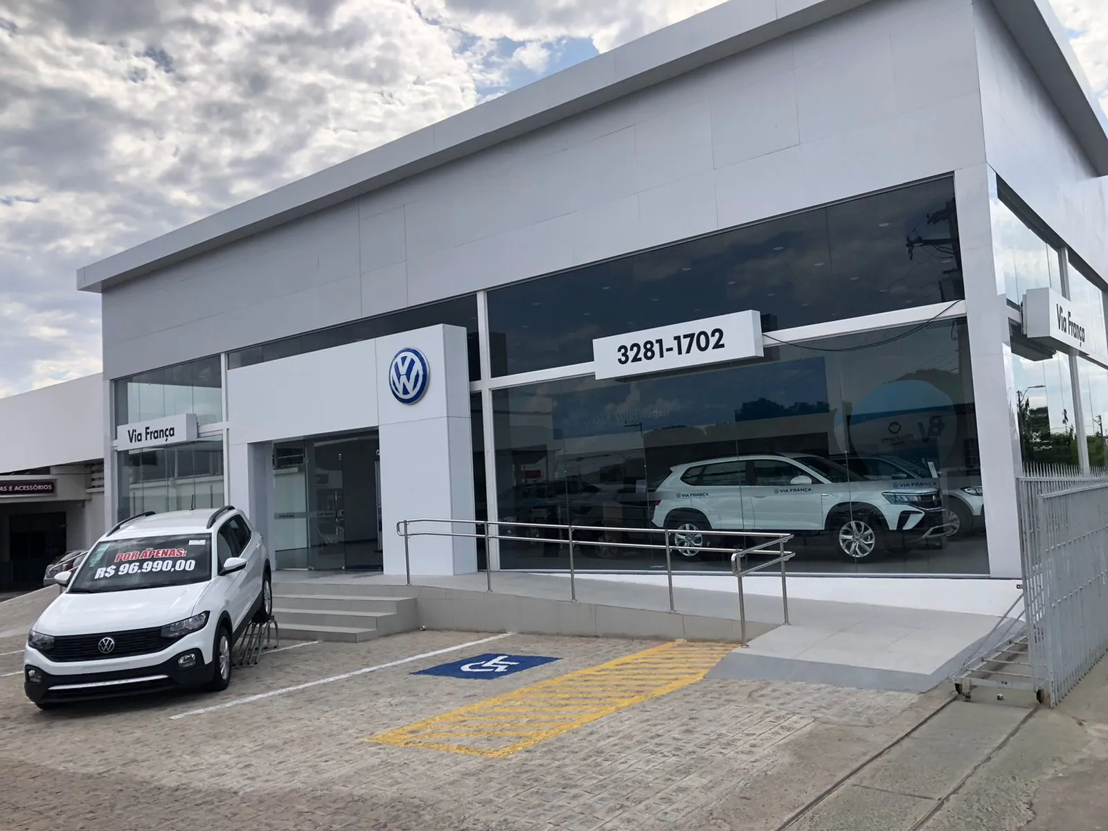 Fachada da loja Veículos à venda em Via França Paulo Afonso-BA - Paulo Afonso - BA | Mobiauto