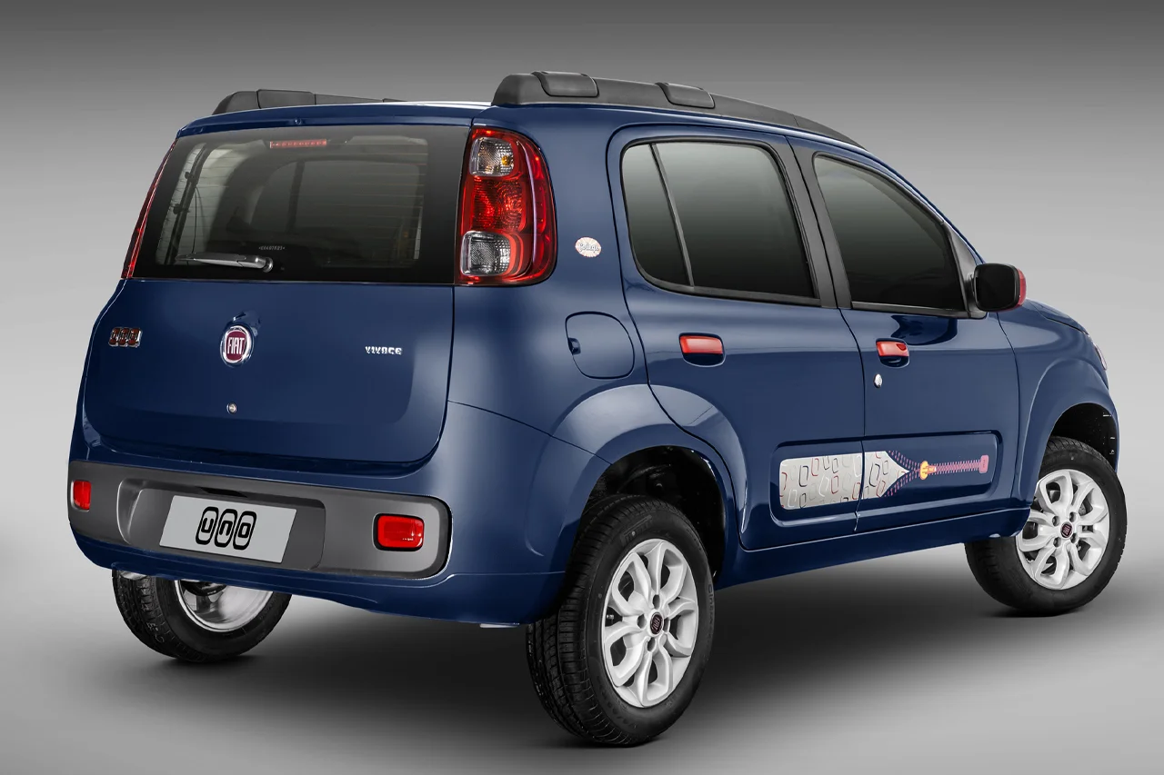 Fiat Uno Vivace College 1.0 8V (Flex) 4p