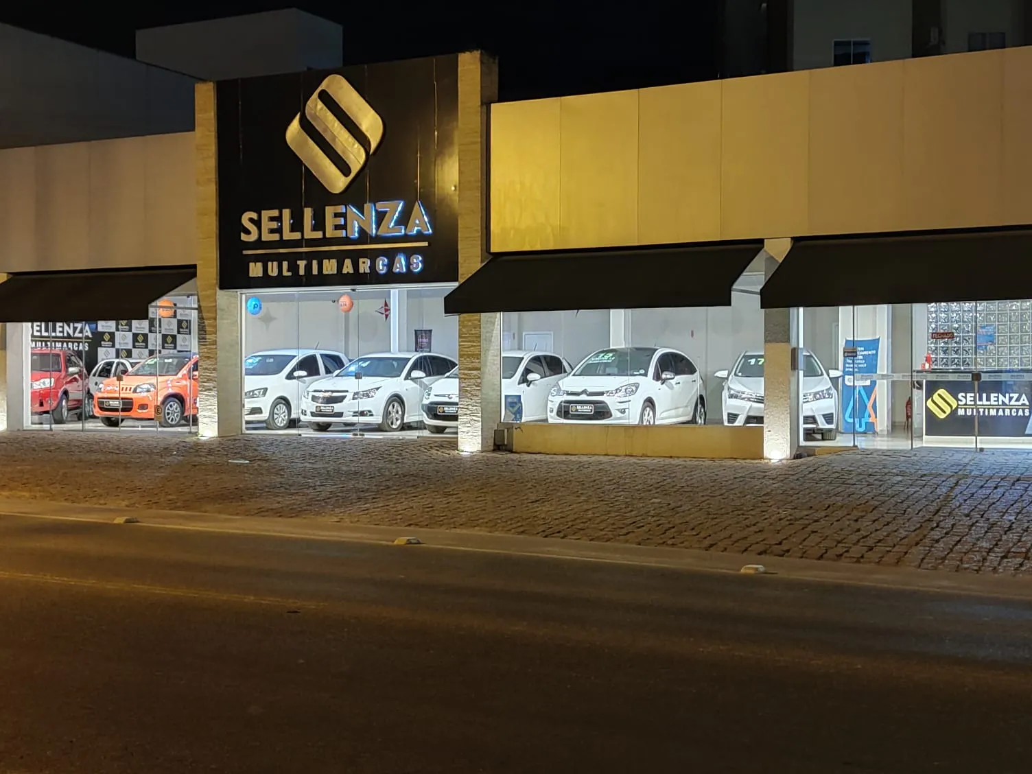 Fachada da loja Veículos à venda em Sellenza Multimarcas - Timbó - SC | Mobiauto