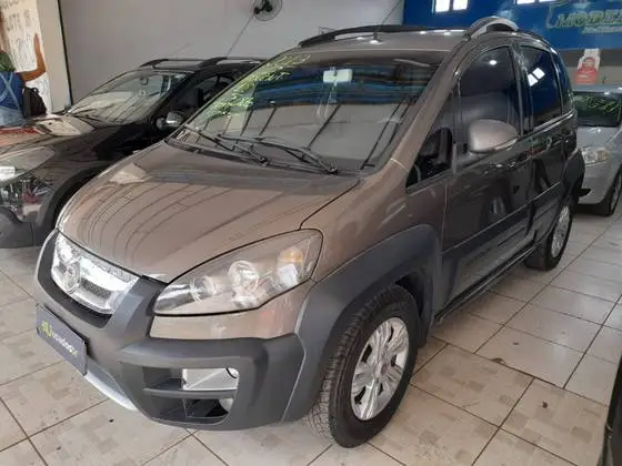 Carro Fiat Idea 2013 Adventure 1.8 16V E.TorQ (Flex)