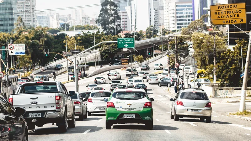 Por que carros elétricos e híbridos são isentos do rodízio em SP