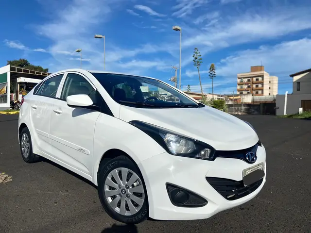 Carro Hyundai HB20S 2014 1.6 Comfort Plus (Flex)