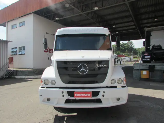 Carro Mercedes-Benz Atron 2018 1635 S/45