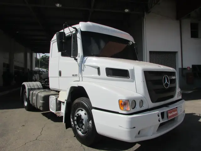 Carro Mercedes-Benz Atron 2018 1635 S/45