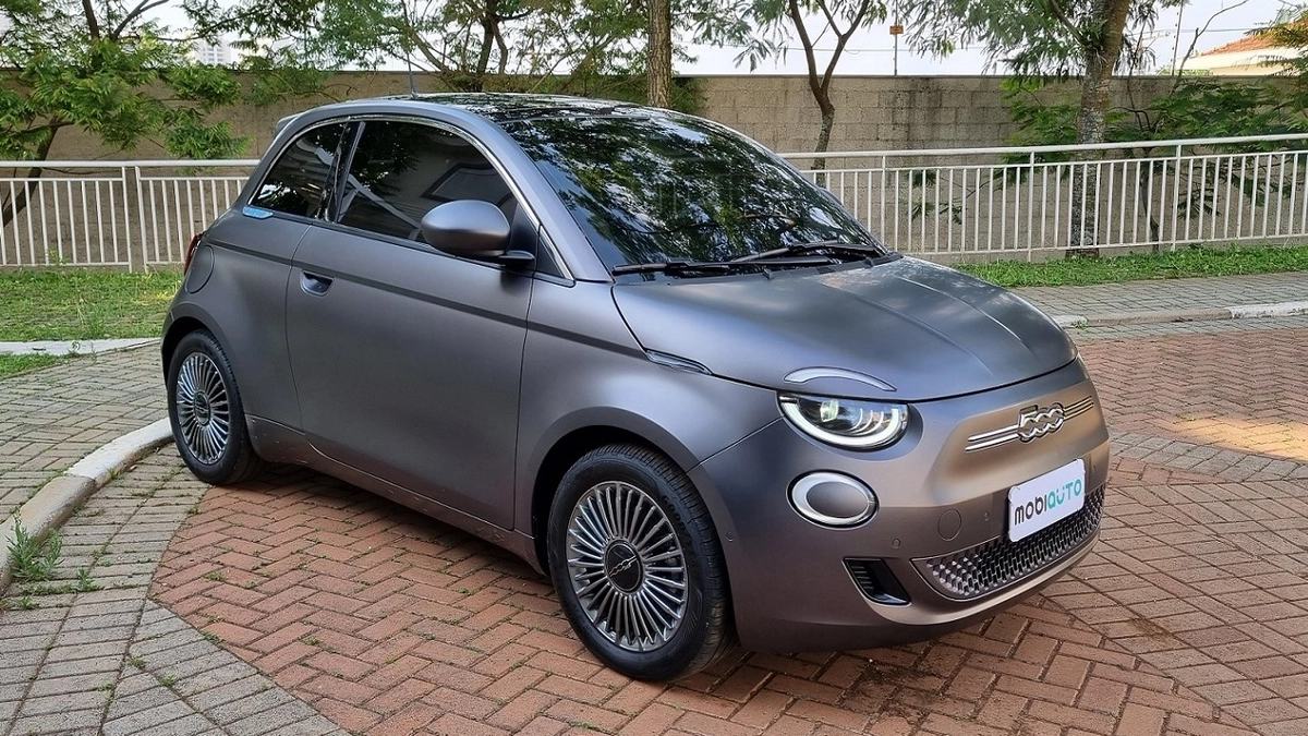 Nova geração do icônico subcompacto quer trilhar o mesmo caminho do Mini Cooper. Mas, quando o preço é alto, as expectativas também são 