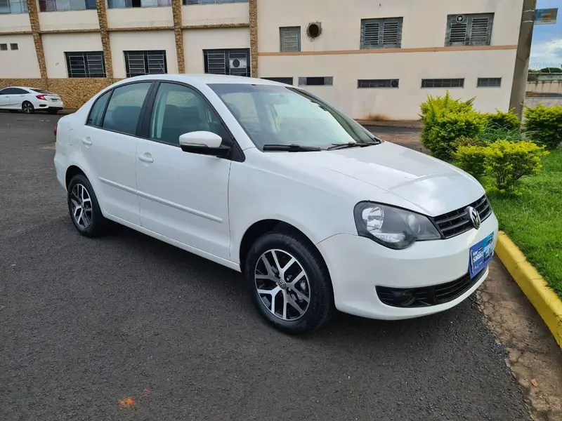 Volkswagen Polo Sedan Comfortline 1.6 8V (Flex)