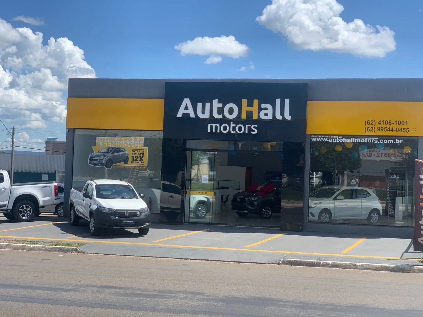 Fachada da loja AUTO HALL MOTORS - Senador Canedo - GO