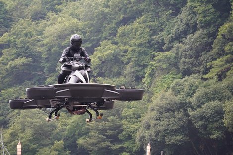 A primeira moto voadora do mundo é japonesa, mais comprida que o Renault Kwid, híbrida e controlada a distância. 