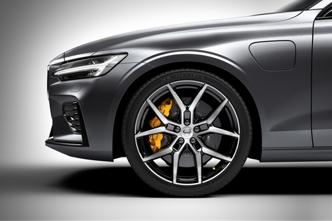 S60 T8 Hybrid agrega tudo que um sedan premium precisa para encarar os rivais alemães, e com eficiência acima de um veículo 1.0
