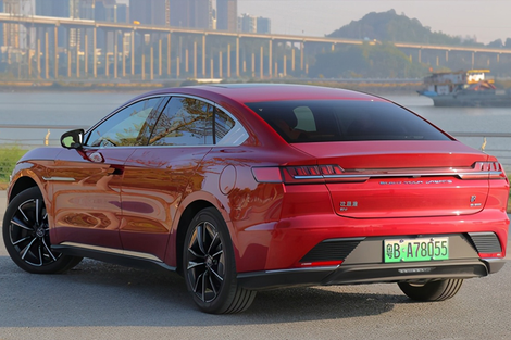 Plano da marca chinesa para o Brasil inclui não apenas elétricos de luxo, mas também um SUV e um sedan híbridos de porte médio 

