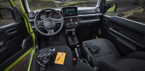 Novo Suzuki Jimny está pronto para desbravar os mesmos terrenos que um Land Rover. 