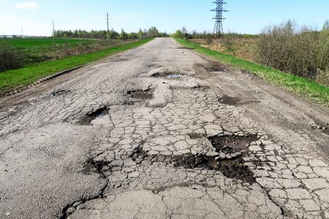 Carro danificado por buraco na via pode exigir indenização por danos materiais e também morais, seja em rodovias ou ruas da cidade