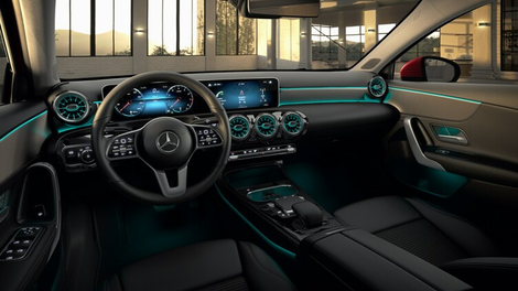 O Classe A 200 vem com comando de voz inteligente: Mercedes-Benz User Experience

