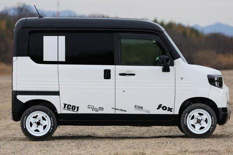 Projeto dá à minivan da marca japonesa a cara do jipe da Land Rover. Será que o visual combina?