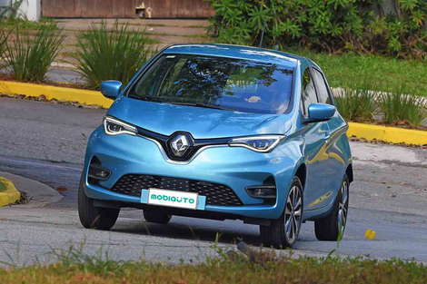 Renault Zoe E-Tech é todo certinho: não emite poluentes e até o tecido usado internamente é reciclado. Mas ter um custa até R$ 220.000 ou R$ 3.890 em plano mensal de assinatura